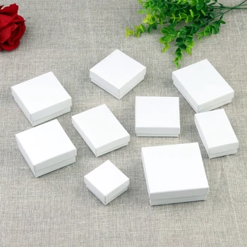 Модни проста бяла квадратна кутия за опаковане на бижута за годежен пръстен, обици, колие, гривна, подарък кутия за Свети Валентин