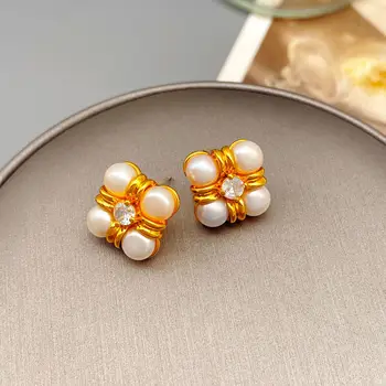 Обеци-карамфил от естествени Бели перли във формата на детелина, със златно покритие 18 Карата и за офис дама, елегантни жени