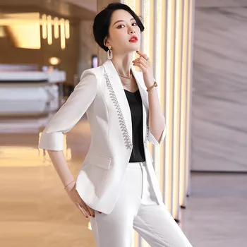 Бяло яке женски годишният тънък casual е малък с модерен дизайн, нишевый костюм, къси Панталони, летен костюм