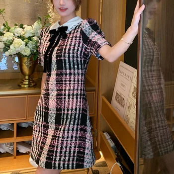 Дизайнерско брендовое мини рокля от розов твида в клетка с завързана деколте и ръкави-мехурчета, стегнати рокли 2023, корейски дамски летни новости
